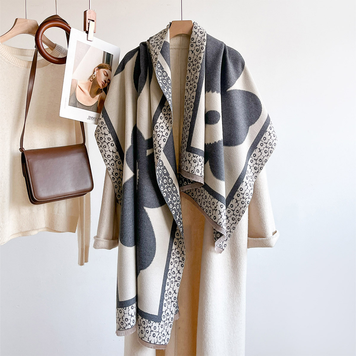Cashmere Scarf - Женский шарф с крупным цветочным узором,
