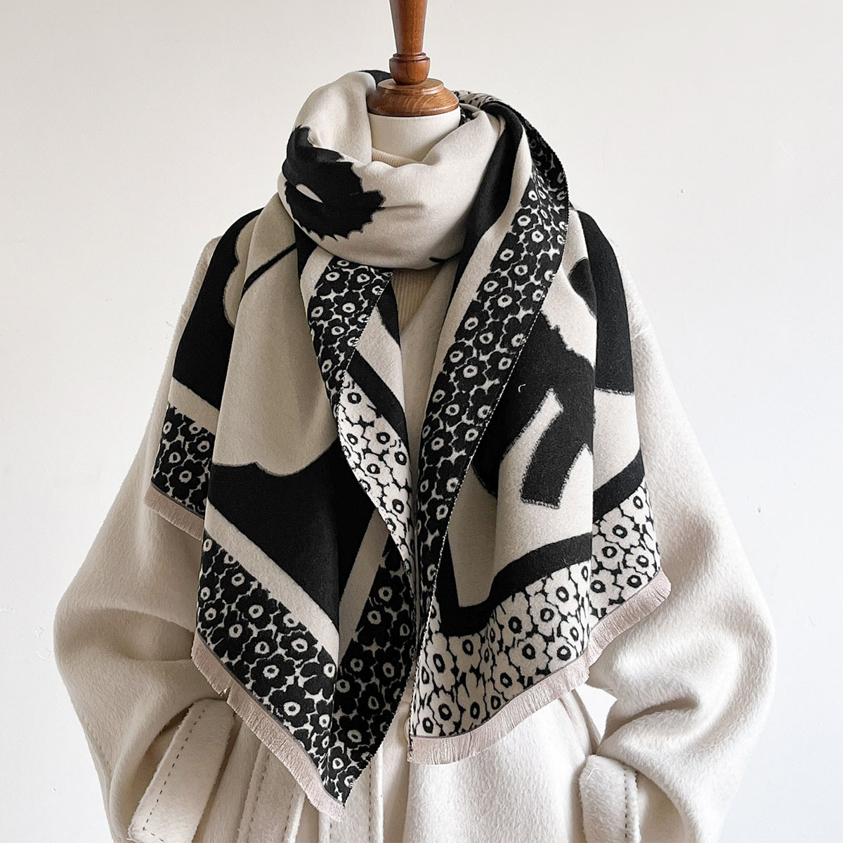 Женский шарф с крупным цветочн – обзор и цена Cashmere Scarf